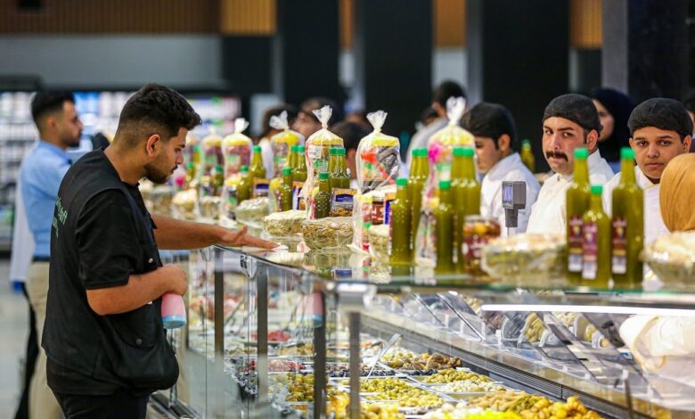 وزارة التجارة تنفي زيادة التعرفة الجمركية وتحارب المضاربة في الأسعار