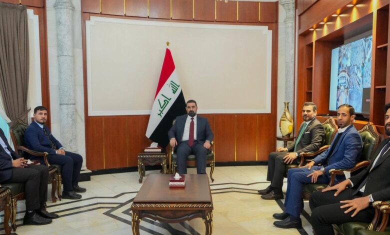 الحلبوسي يلتقي أصحاب المهن الصحية ويوجه بمناقشة التعيين المركزي للأطباء