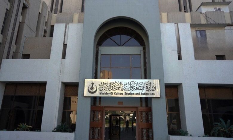 وزارة الثقافة تطلق منحة مالية للمثقفين والإعلاميين بقيمة 700 و500 ألف دينار