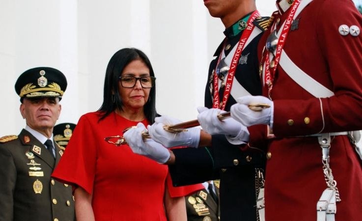 الجيش والشرطة الفنزويلية يتعهدان بالولاء للرئيسة الجديدة ديلسي رودريغز