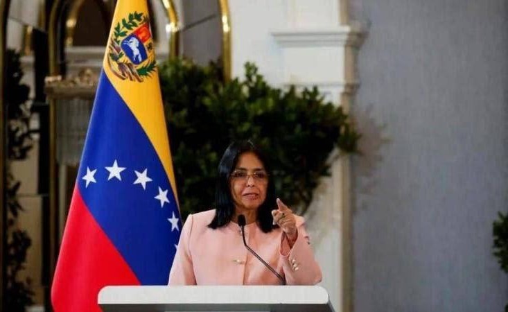 ديلسي رودريغيز تؤكد: فنزويلا ترفض الاستعمار وتستعد للدفاع بكامل قوتها