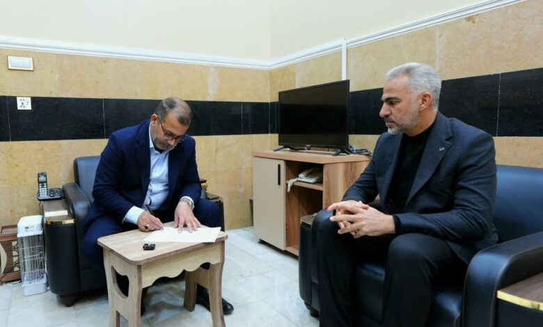 العتابي يوقع على توزيع قطع أراضي للتربويين في محافظة المثنى