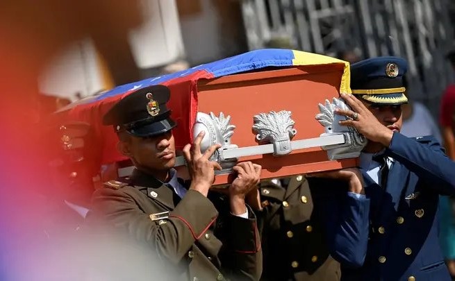 الأزمة الفنزويلية تسفر عن مقتل 100 شخص وتطورات جديدة في العلاقات الأميركية