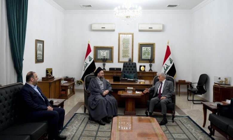 رئيس الجمهورية يبحث مع السيد الحكيم الاستحقاقات الدستورية وتشكيل الحكومة