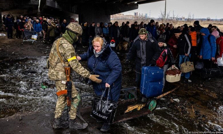 قرية روسية تُخلى بعد اندلاع حريق في منشأة عسكرية جراء هجوم صاروخي