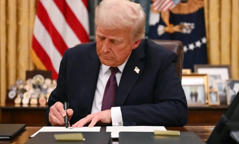 ترامب يفرض رسوم جمركية عالمية بنسبة 10% على جميع الدول اليوم السبت