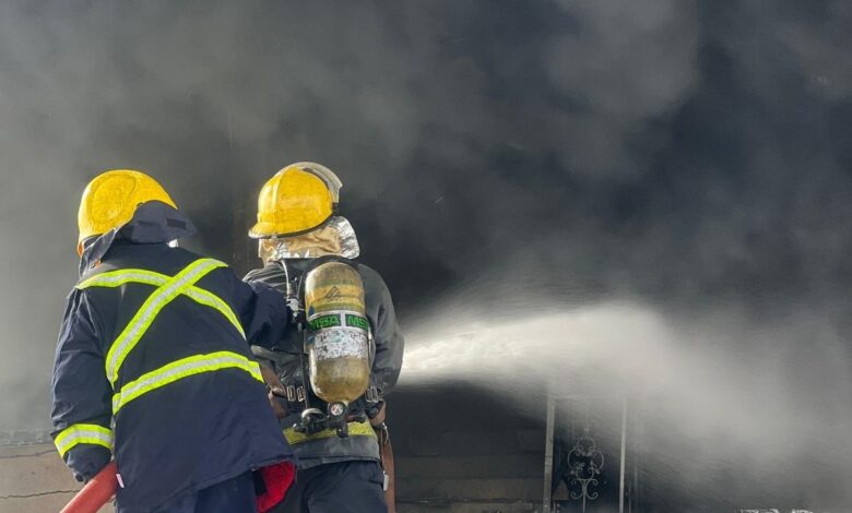حريق معمل الاسفنج كركوك يستنفر فرق الدفاع المدني للسيطرة عليه