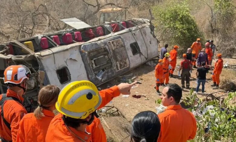 حادث انقلاب حافلة مأساوي في البرازيل يودي بحياة 16 شخصاً