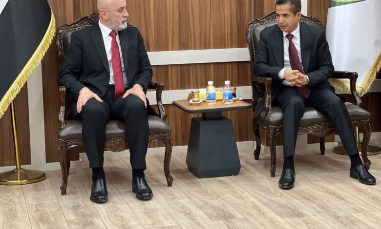 وزير البيئة العراقي يزور محافظة ذي قار ويلتقي المسؤولين المحليين