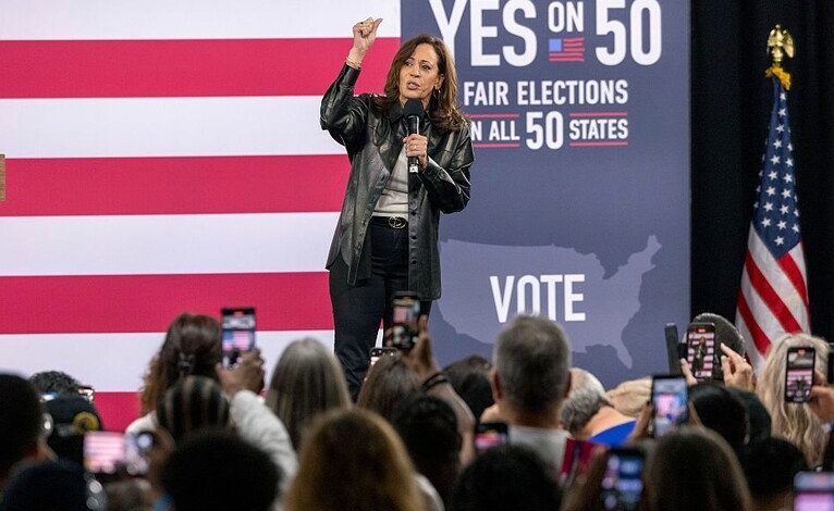 هاريس تعيد تفعيل حساباتها الرقمية وتثير توقعات بترشحها لرئاسة 2028