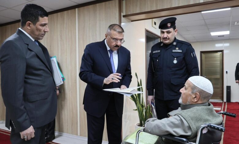 وزير الداخلية الشمري يؤكد أولوية الجانب الإنساني في عمل الوزارة