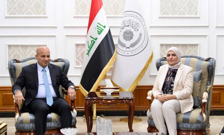 وزيرة المالية العراقية تؤكد دعم المحافظات والمشاريع التنموية