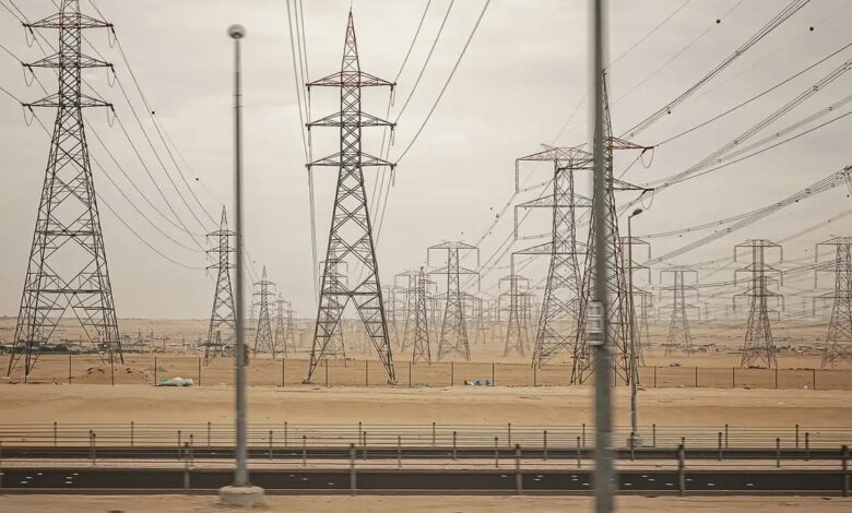 انقطاع التيار الكهربائي في الكويت بسبب شظايا المسيّرات يؤثر على عدة مناطق