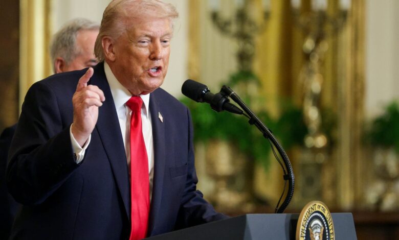 ترامب يهدد بمرافقة السفن في مضيق هرمز والرد القوي على إيران