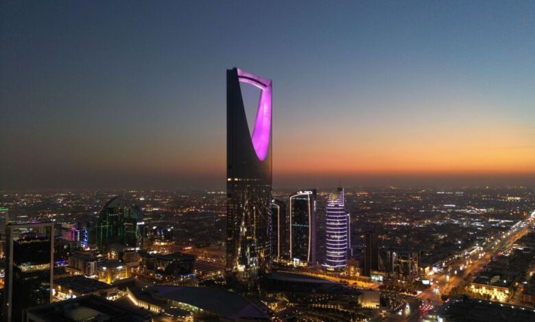 انفجاران قويان يهزان الرياض والدفاع السعودي يتعامل مع تهديد باليستي