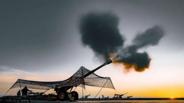 القوات السعودية تعترض طائرة مسيرة معادية استهدفت معمل غاز بالمنطقة الشرقية