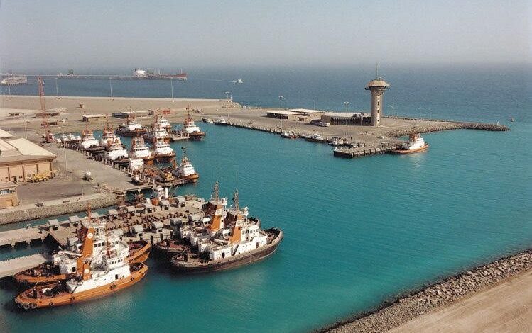 السعودية توقف تحميل النفط من ميناء ينبع لأسباب غير محددة