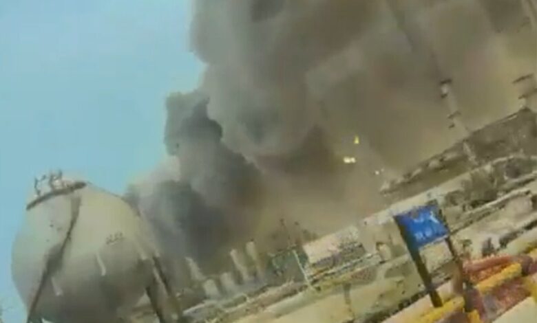 السيطرة على حريق مصفاة رأس تنورة السعودية وإيقاف وحدات تشغيلية احترازياً