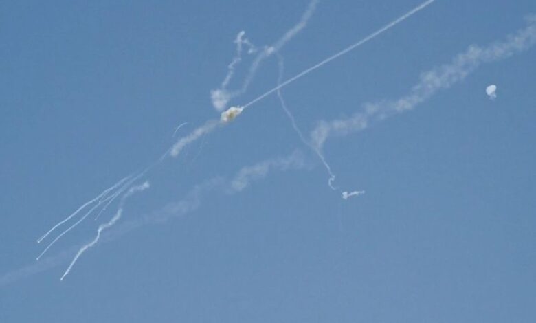 الدفاعات الجوية الإماراتية تتصدى لهجمات صاروخية إيرانية اليوم الخميس