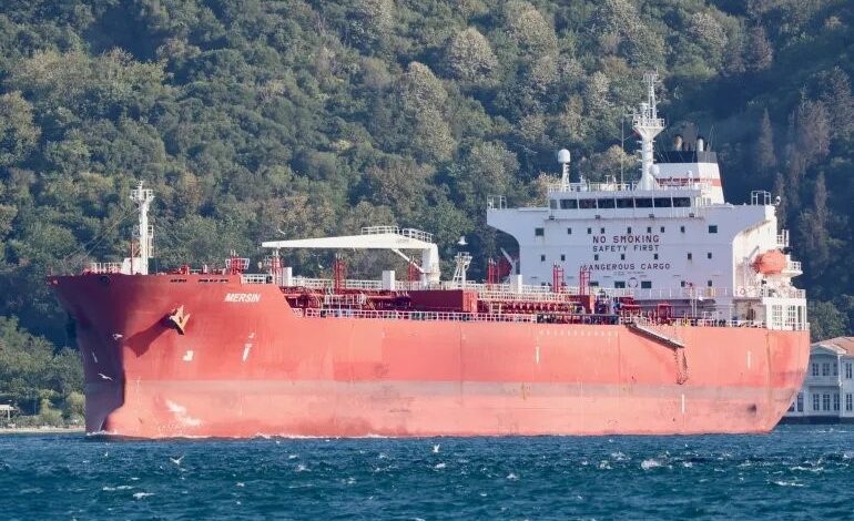 طائرة مسيرة تستهدف ناقلة نفط تركية في البحر الأسود دون إصابات