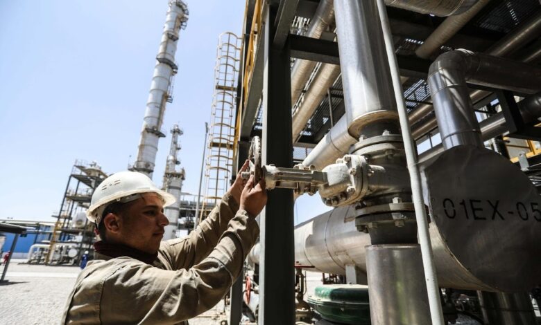 العراق يؤكد قدرة الكوادر الوطنية على إدارة حقول النفط رغم التحديات الإقليمية