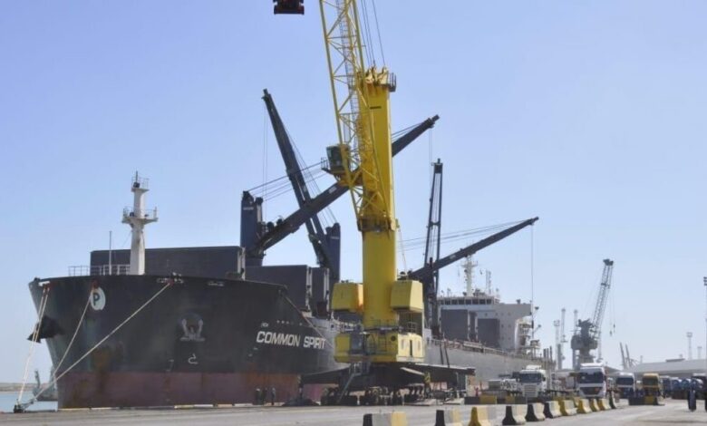 العراق يواصل استقبال البواخر التجارية رغم التوترات الإقليمية المتصاعدة