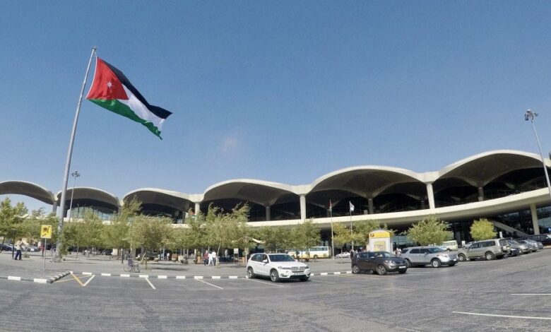 الأردن يعيد فتح الأجواء للطيران المدني ويلغي الإغلاق الجزئي اليوم الثلاثاء