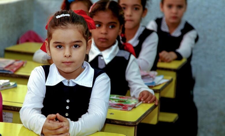 وزارة التربية تؤكد استمرار الدوام الحضوري في المدارس ونفي التحول للتعليم الإلكتروني