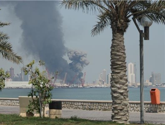 إصابة ثلاثة أشخاص في البحرين بسبب شظايا صاروخ على جامعة المحرق