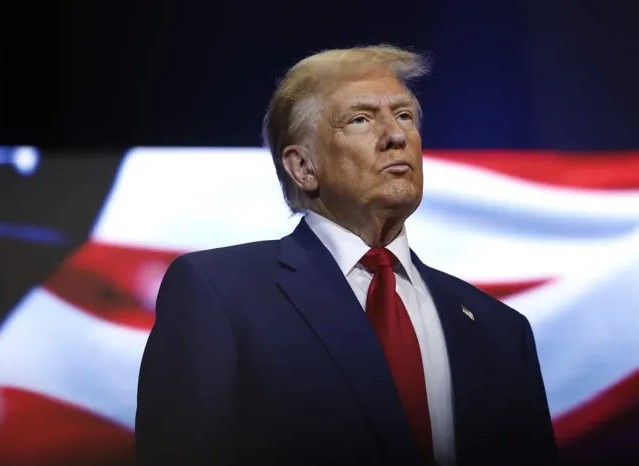 ترامب يحدد مهلة 24 ساعة لمعرفة نجاح المحادثات مع إيران ويهدد بضربات عسكرية