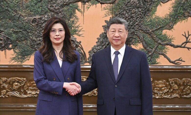 شي جين بينغ يستقبل زعيمة المعارضة التايوانية في أول لقاء منذ عقد