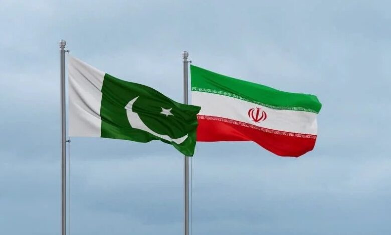اجتماع دبلوماسي مهم بين الوفد الإيراني ورئيس الوزراء الباكستاني في إسلام آباد