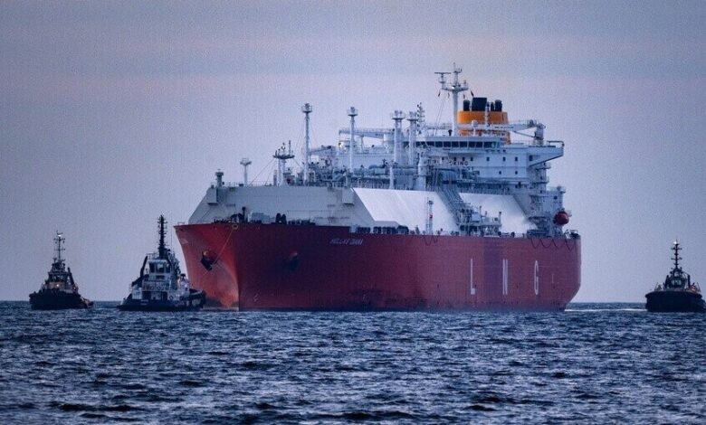 إيران تفرض قيود جديدة على عبور السفن عبر مضيق هرمز برسوم تصل لمليوني دولار