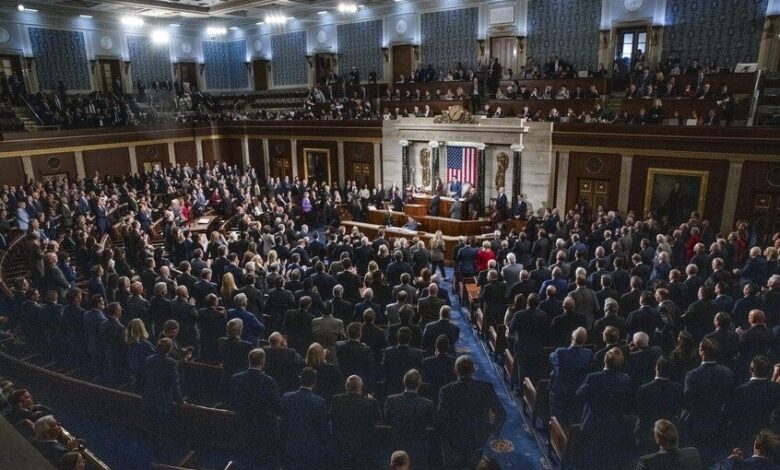 الكونغرس الأمريكي يمدد برنامج مراقبة الاستخبارات الأجنبية لفترة مؤقتة حتى أبريل