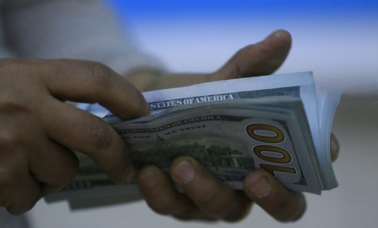 البنك المركزي العراقي يضمن توفير العملة الأجنبية للمسافرين والحجاج