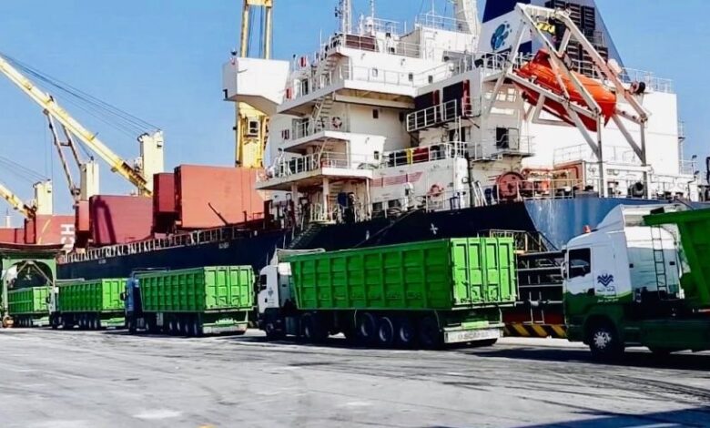 باخرة البصرة تصل ميناء أم قصر محملة بالمواد الغذائية من الإمارات
