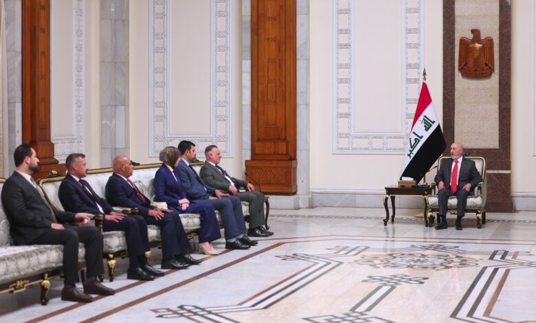 الرئيس آميدي يناقش تعزيز التعاون التشريعي مع اللجنة القانونية النيابية