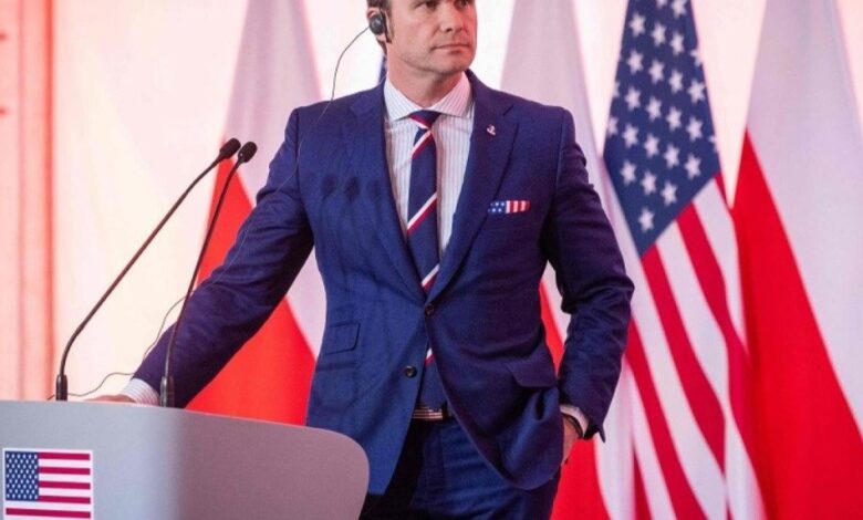 وزير الدفاع الأمريكي يعلن السيطرة على مضيق هرمز وفرض الحصار البحري على إيران