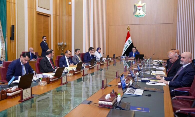 السوداني يوجه الوزراء لدعم الحكومة الجديدة ويطالب بتسليم الملفات لعلي الزيدي