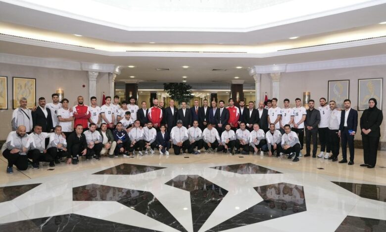 المنتخب العراقي كأس العالم: رئيس الوزراء يستقبل الوفد بحضور العوائل والوزراء