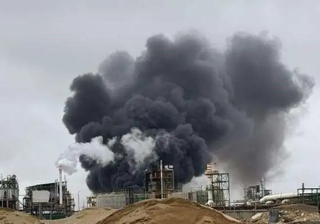 مسيّرة إيرانية تستهدف شركات البترول الكويتية وتتسبب في حرائق واسعة