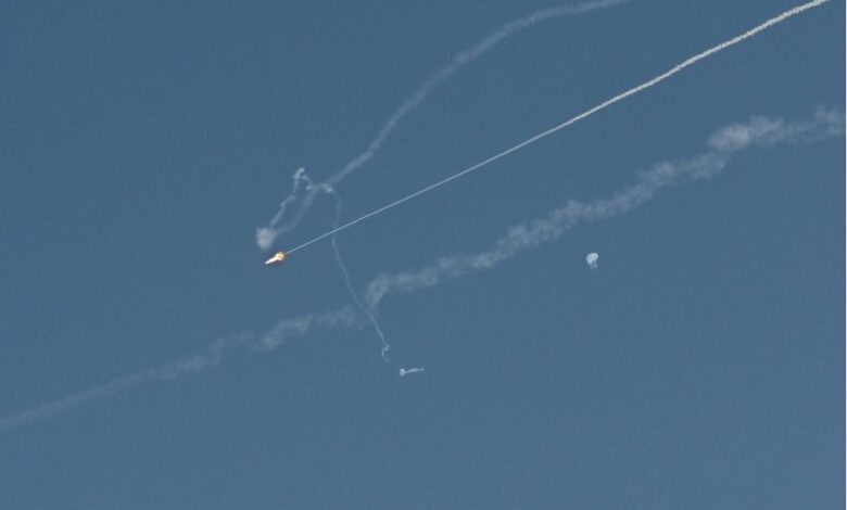 الجيش الكويتي يعترض صواريخ وطائرات مسيرة في عملية دفاعية ناجحة