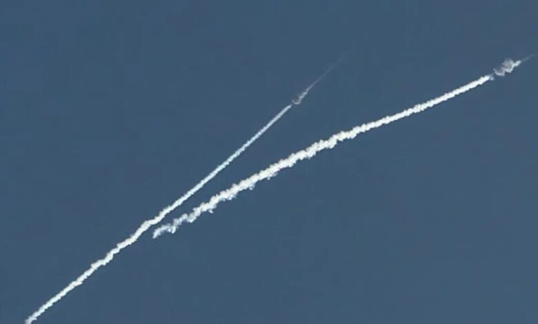 الإمارات تواجه هجمات صاروخية بنجاح وتؤمن أجواءها الوطنية