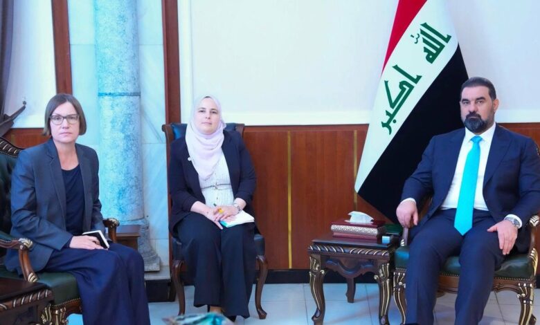الحلبوسي يلتقي رئيسة الصليب الأحمر لتعزيز التعاون الإنساني في العراق