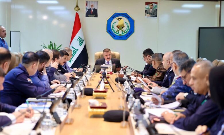 وزير الداخلية يناقش تطوير الخطط الأمنية والخدمية مع هيئة الرأي