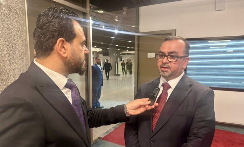 وزير الصحة الموسوي يواجه التحديات الصحية بإرادة قوية وخطط استراتيجية