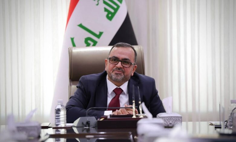 وزير الصحة يتعهد بتوفير التعيينات للمهن الطبية والصحية في العراق