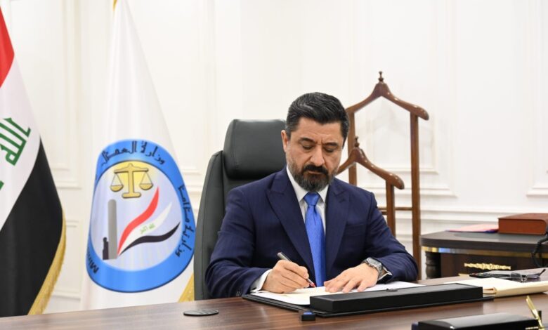 خالد شواني يقدم إقرار ذمته المالية لهيئة النزاهة تعزيزاً لمبادئ الشفافية الحكومية