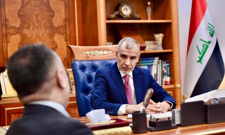 فالح ساري يتولى وزارة المالية ويدعو لتوحيد الجهود لمواجهة التحديات الاقتصادية