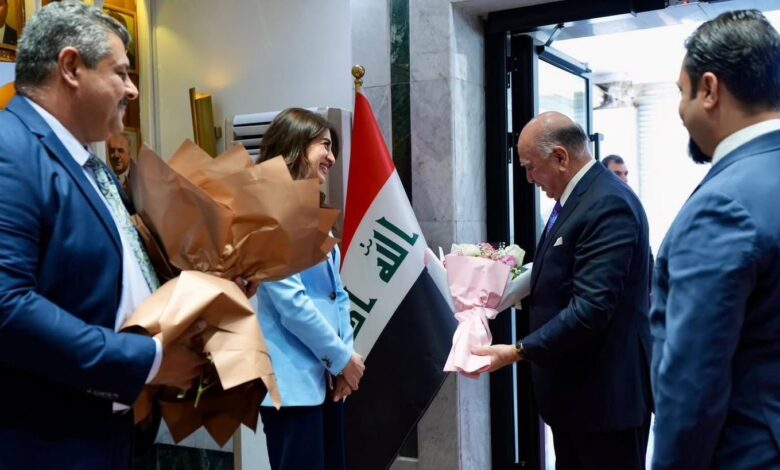 فؤاد حسين يتولى وزارة الخارجية مجدداً ويؤكد تعزيز الحضور العراقي إقليمياً ودولياً